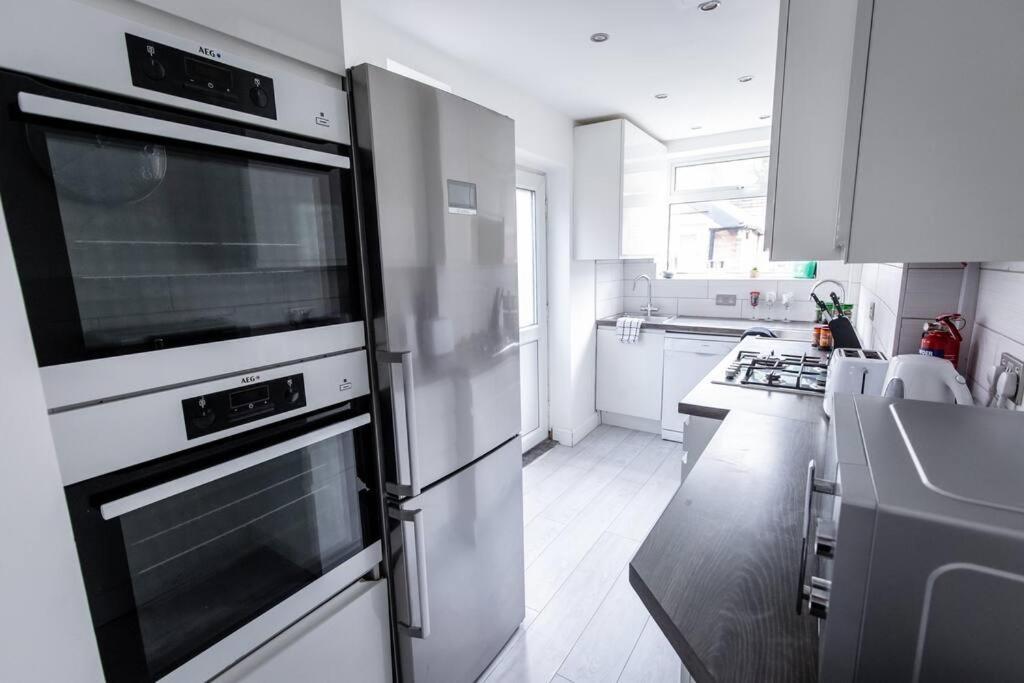 Windsor House 3 Bedrooms Sleeps 8 Manchester Exterior foto